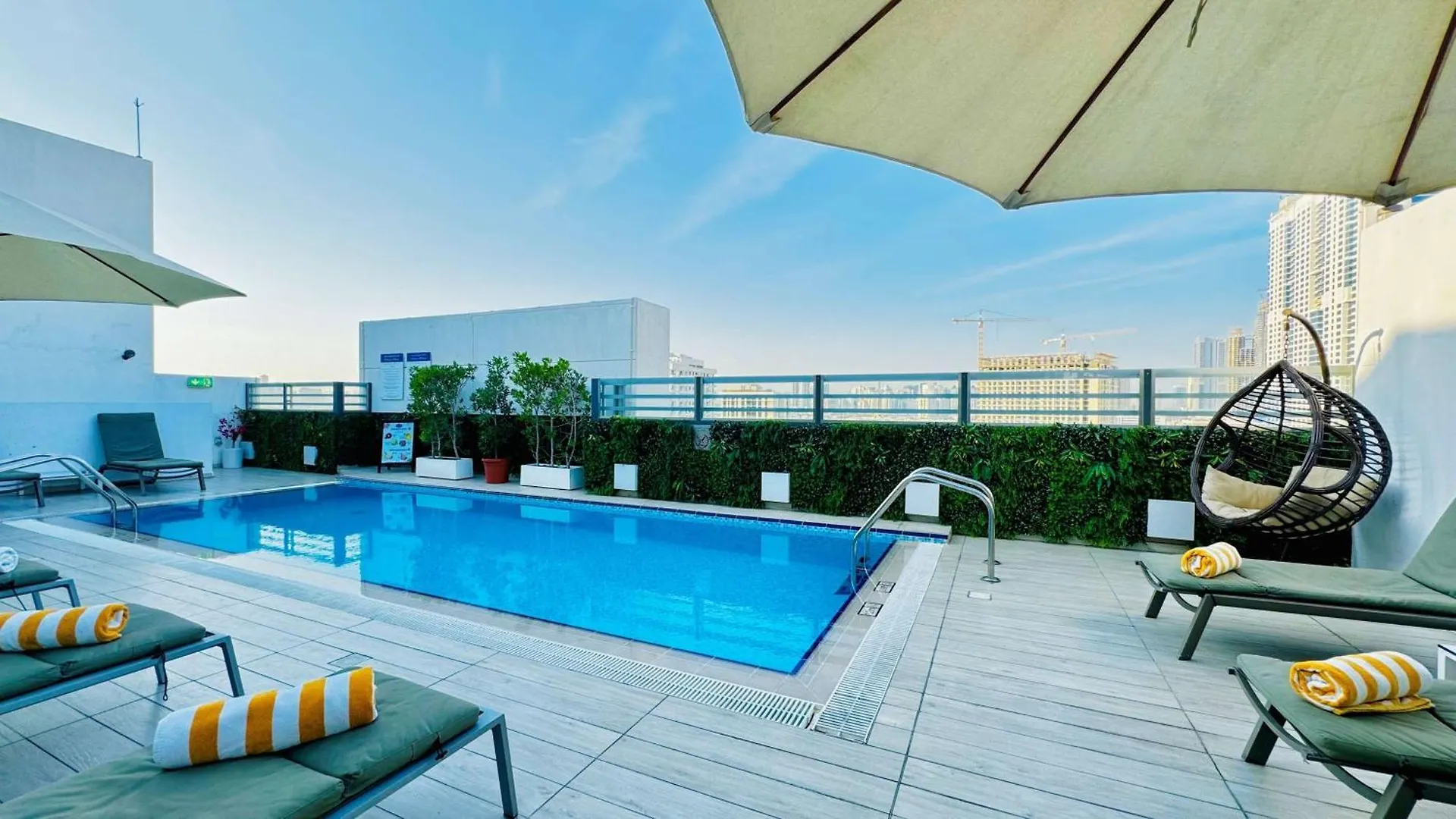 Отель Hampton By Hilton Dubai Al Barsha