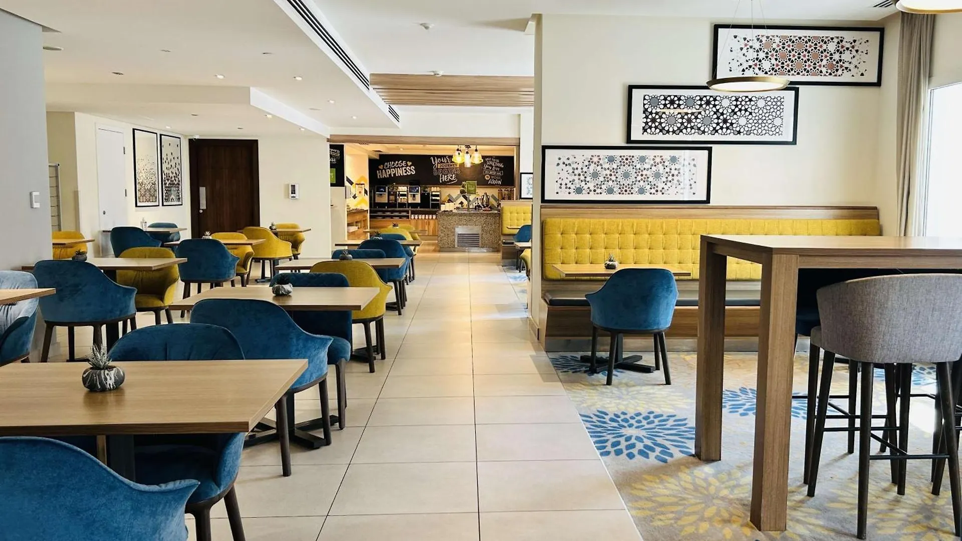 Отель Hampton By Hilton Dubai Al Barsha 3*,