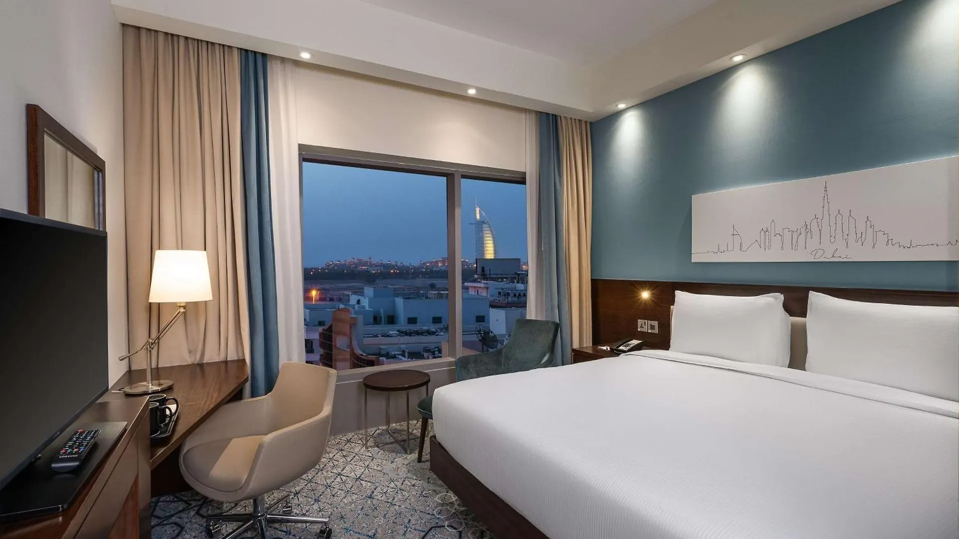 Отель Hampton By Hilton Dubai Al Barsha